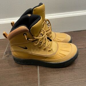 Nike Woodside 2 High Big Kids Boots